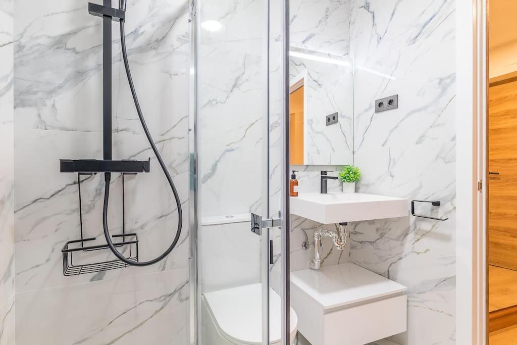 Apartamento Reformado Y Tranquilo Junto A Gran Via Madrid Extérieur photo