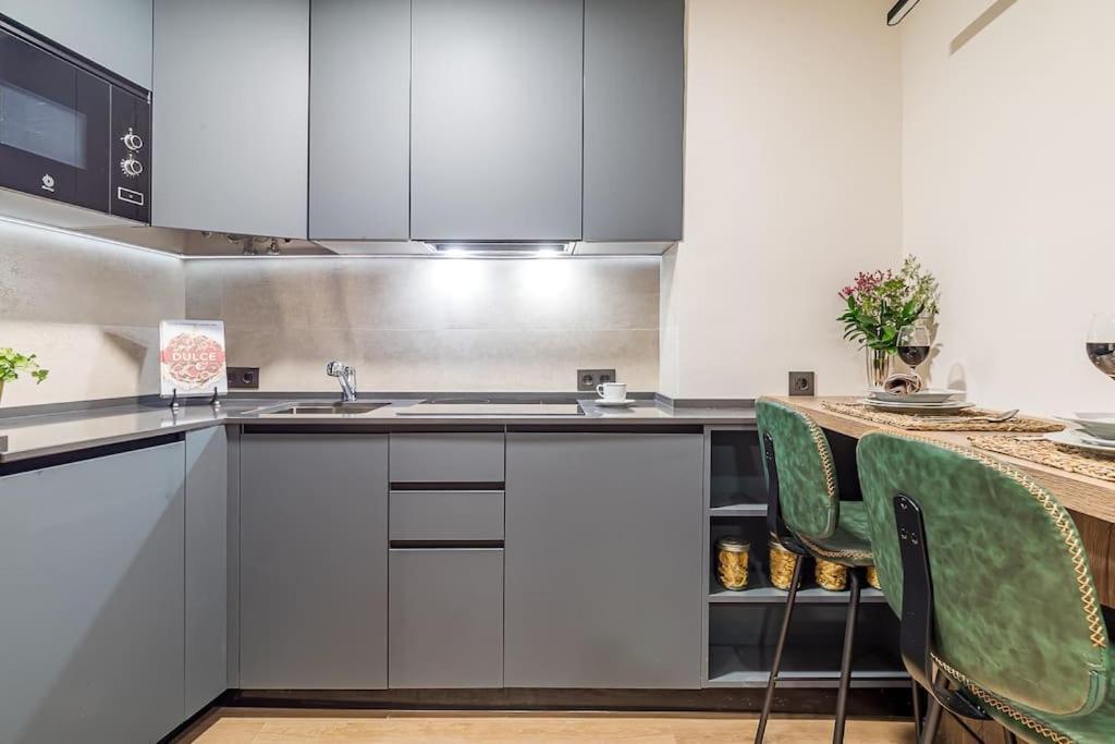 Apartamento Reformado Y Tranquilo Junto A Gran Via Madrid Extérieur photo